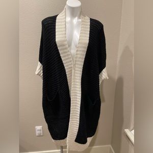 Color block sweater black and cream